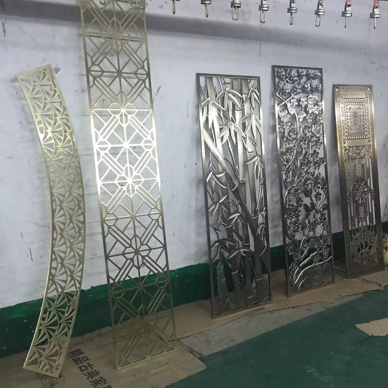 草莓短视频下载黑鈦花格